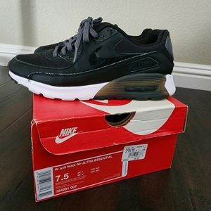 Nike Air Max 90 Ultra Essential